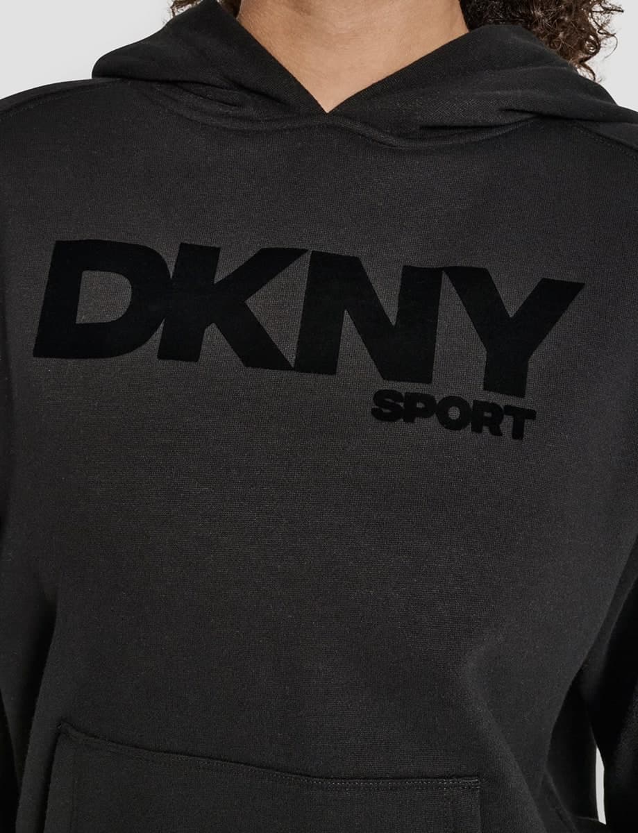 קפוצ'ון שחור כיס ולוגו קדמי DKNY